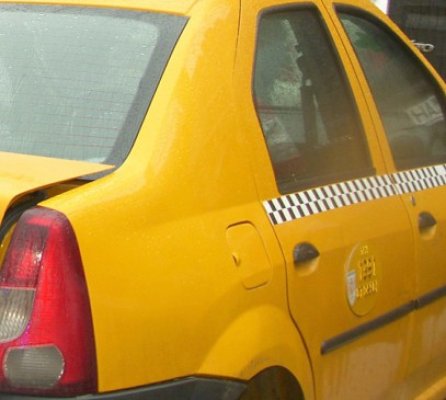 Tupeu de taximetrist: a fugit cu telefonul mobil al unei cliente şi l-a vândut în Piaţa Chiliei